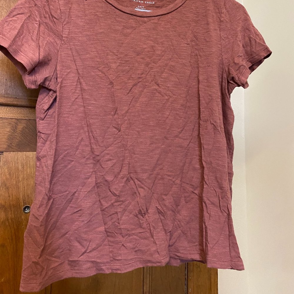 American Eagle Salmon T-Shirt Size Medium